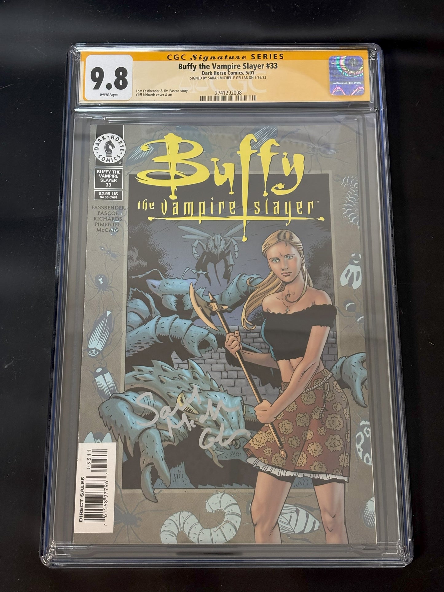 Sarah Michelle Gellar Autographed 2001 Buffy the Vampire Slayer #33 Cliff Richards Cover & Art CGC SS 9.8