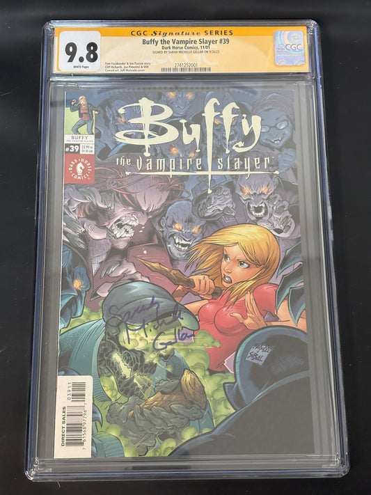 Sarah Michelle Gellar Autographed 2001 Buffy the Vampire Slayer #39 Jeff Matsuda Cover CGC SS 9.8