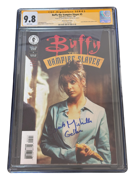 Sarah Michelle Gellar Autographed 1999 Buffy the Vampire Slayer #5 Photo Variant Cover  CGC SS 9.8